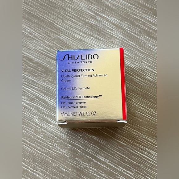 Shiseido Skin Care Vital Perfection 6 Piece Travel Set & Makeup Bag - Picture 7 of 16